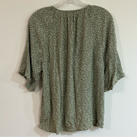 FAHERTY Women’s Medium Amira Floral Short Sleeve Top Soft Flowy V Neckline Boho - Picture 6 of 8